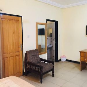 Room In Bb - Double Room With Balcony In The Heart Of Acra Exterior photo