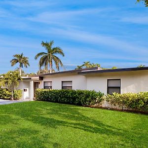 Mid-Century Modern Oasis Villa Miami Exterior photo