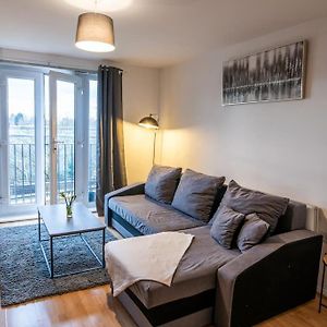 Manchester City Centre Apartment, Free Parking, Sleeps 6, Smart Tvs, Long Term Disc Exterior photo