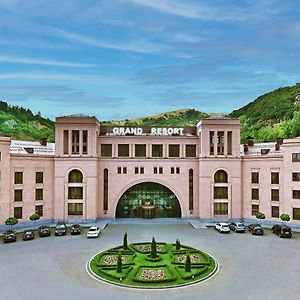 Grand Resort Jermuk Exterior photo