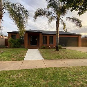 Beaut Stay On Boyd Shepparton Exterior photo