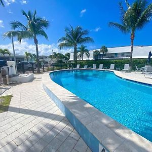 Cool Breeze Home -Steps To The Beach With Pool! Riviera Beach Exterior photo