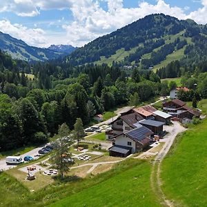 Apartamento Idyllische Gruppenunterkunft Fuer Bis Zu 20 Personen - Zum Huettenklaus Bad Hindelang Exterior photo