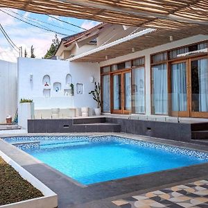 Cottonwood Villa Samani Pool Hot-Jacuzzi Billyard Bandung Exterior photo