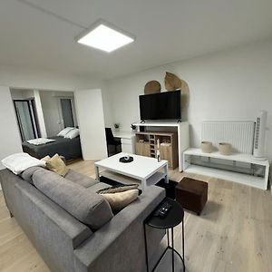 Apartamento Confort Et Charme Aux Arcades Montigny-le-Bretonneux Exterior photo