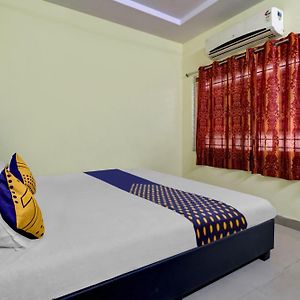 Hotel Spot On Unik Residency Amalāpuram Exterior photo