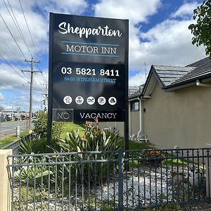 Tudor House Motel Shepparton Exterior photo