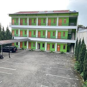 Hotel Cemara Hijau Bandung Exterior photo