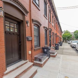 Sojourn'S Coveted Cultural Family Home Destination Sleeps 6 Newark Exterior photo