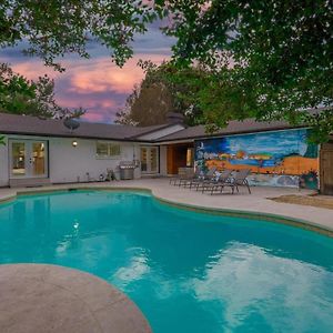 Your Modern And Bright Home W Private Pool Farmers Branch Exterior photo