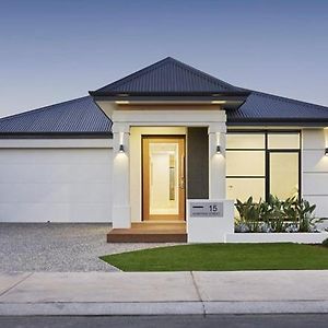 Luxury Queen Bedroom In A Resort Style Home West Swan Exterior photo