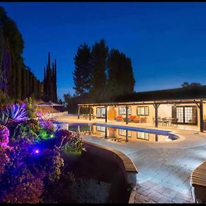 Private Escape Nestled In Hills Villa Los Ángeles Exterior photo