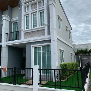 Thai Family Home Ban Khlong Thewa Exterior photo