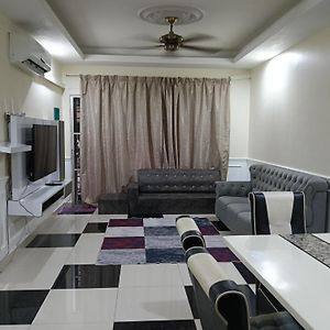 Homestay Bondaku Hukm Cheras Kuala Lumpur Exterior photo