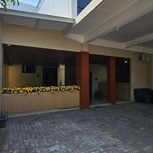 Sunflower Hotel Syariah Surabaya Exterior photo