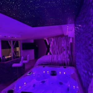 Loveroom De Charme Avec Jacuzzi Et Sauna La Penne-sur-Huveaune Exterior photo