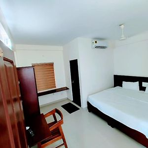 Masterkey Executive Rooms Kochi Exterior photo