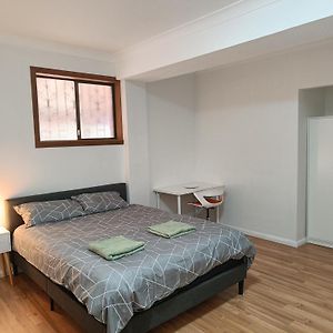 Cozy Queen Room In Spacious Home In Merrylands - M3 Exterior photo