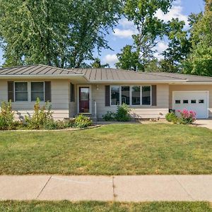 Country Club View In Marion, Iowa Villa Exterior photo