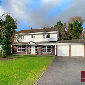 Weybridge - 4 Bedroom Home - Driveway & Garden Walton-on-Thames Exterior photo