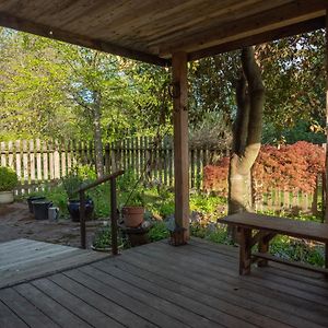 Lakefront Cottage, Salt Spring Island Vesuvius Exterior photo