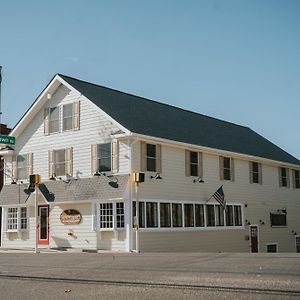 Hampton Bays Hotel On Main Exterior photo