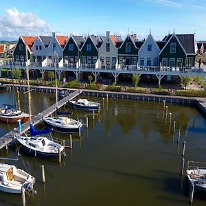 Spacious Holiday Home On The Markermeer Uitdam Exterior photo