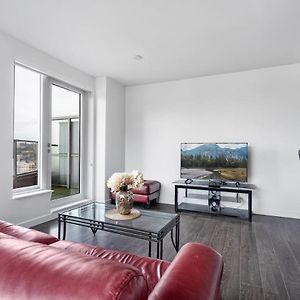 Spacious 2 Bedroom Downtown Condo With Mountain Views Vancouver Exterior photo