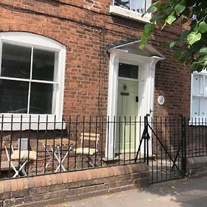 4 Bedroom Flat In Centre Of Shifnal Exterior photo