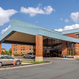 Comfort Inn Cleveland Airport Middleburg Heights Exterior photo