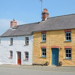 2 Penrhiw Villa Abercych Exterior photo