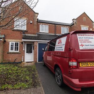 Dwellcome Home Ltd 3 Double Bedroom House, Private Estate, Driveway Parking, Fast Wifi, Ideal For Long Term Contractor, Etc Stays, 3 Miles 7 Mins Drive To Nissan, 15 Mins To Sunderland Newcastle, Regular Housekeeping Options - See Our Site For Assura Boldons Exterior photo