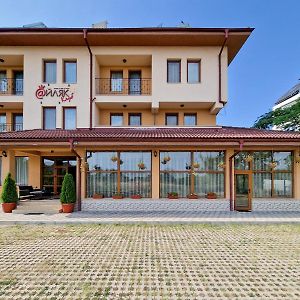 Hotel Айляк Клуб Хисаря Exterior photo