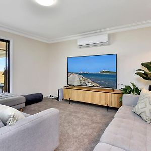 Merewether Summer Beach Getaway Villa Exterior photo