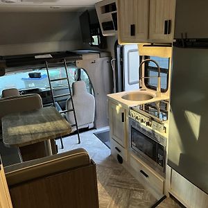 Hotel Rv In Orlando No Local Guests Exterior photo