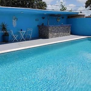 Pool House En Hialeah Villa Exterior photo