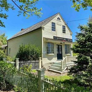 The Doctor 1781 House On The Litchfield Green Villa Exterior photo