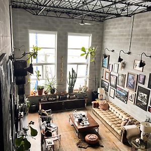 Elevated, Eclectic 2 Bedroom Loft In Vancouver Exterior photo