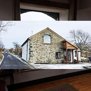 Secret Mountain Hideaway Villa Dinorwic Exterior photo