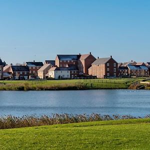 Peaceful Lakeside Apartment Bletchley Exterior photo