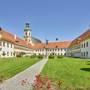 Hotel Augustiner-Chorherrenstift Reichersberg Reichersberg  Exterior photo