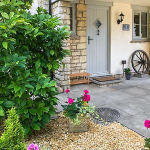 No 2, The Stables Villa Southam  Exterior photo