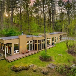 Woodland Zen By Avantstay Modern Design Patio Stockbridge Exterior photo