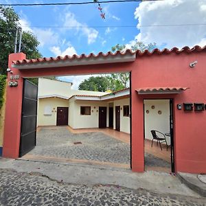 Casa Nazareno Aparthotel Antigua Exterior photo