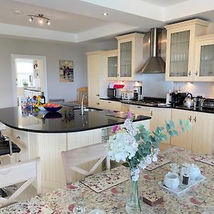 Castle View House Private 7Br Sleeps 14 -Sea Views -5 Min Walk To Glenbeigh Village - 10 Min Drive To Rossbeigh Beach And Dooks Golf Course Exterior photo