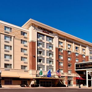 Hotel Courtyard Fort Wayne Downtown At Grand Wayne Convention Center Exterior photo