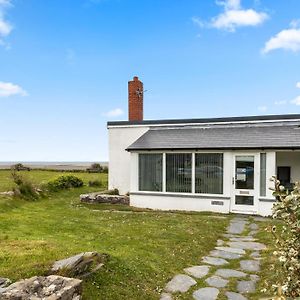 Camelot, Newport Pembrokeshire Villa Exterior photo