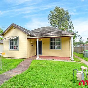 Metawise Parramatta Cozy Room With Furniture Wifi Sídney Exterior photo