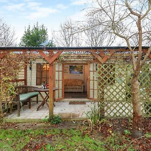 The Cabin At Little Timbers Villa Ringwood Exterior photo