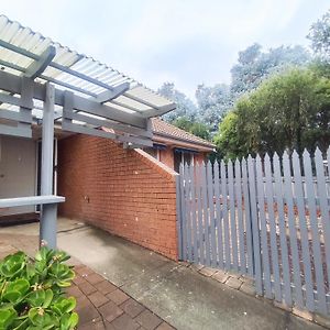 Comfy Master Room In Bruce, Act Belconnen Exterior photo